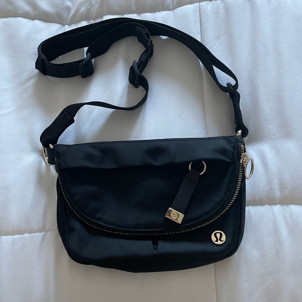 Lululemon All Night Micro Festival Bag *Zip Top